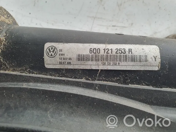 Volkswagen Fox Комплект радиатора 6Q0121253R