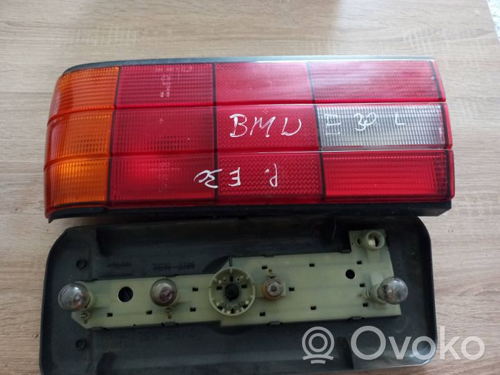 BMW 3 E30 Galinis žibintas kėbule 1380858