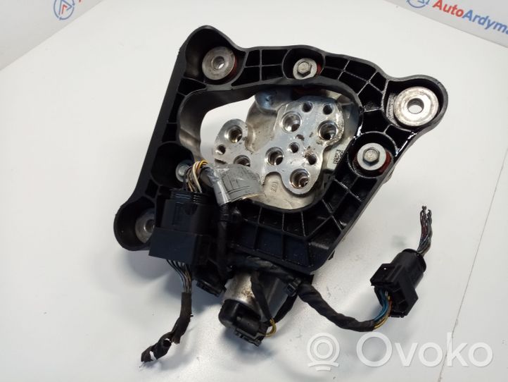 BMW 7 F01 F02 F03 F04 Active stabilizer control/valve assembly 37146775258