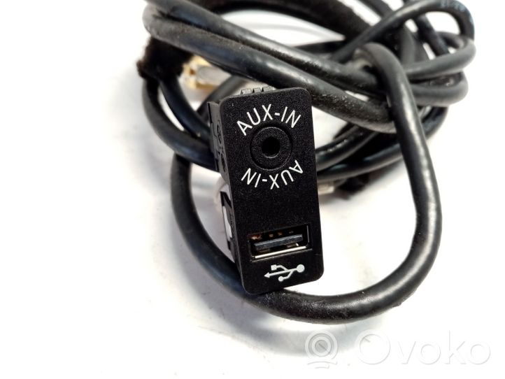 BMW 4 F32 F33 Gniazdo / Złącze USB 9229246