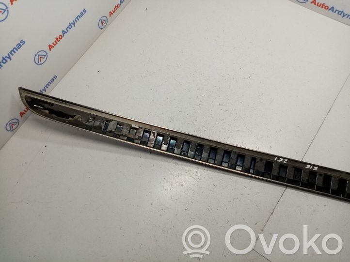 Garniture D'aile De Becquet Latéral De Lunette Arrière De