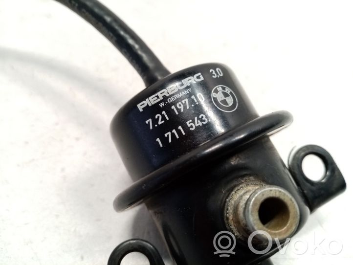 BMW 7 E32 Regolatore di pressione del carburante 1711543