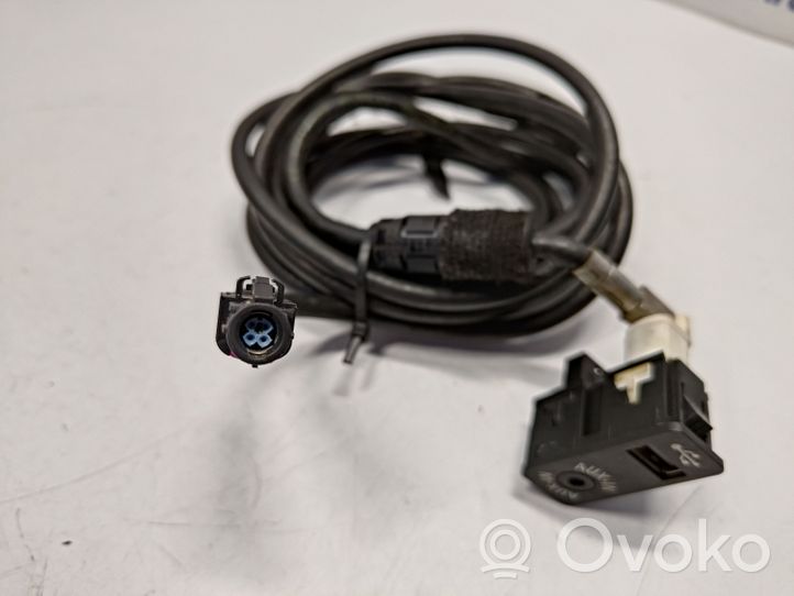 BMW 3 F30 F35 F31 Connettore plug in USB 84109229246