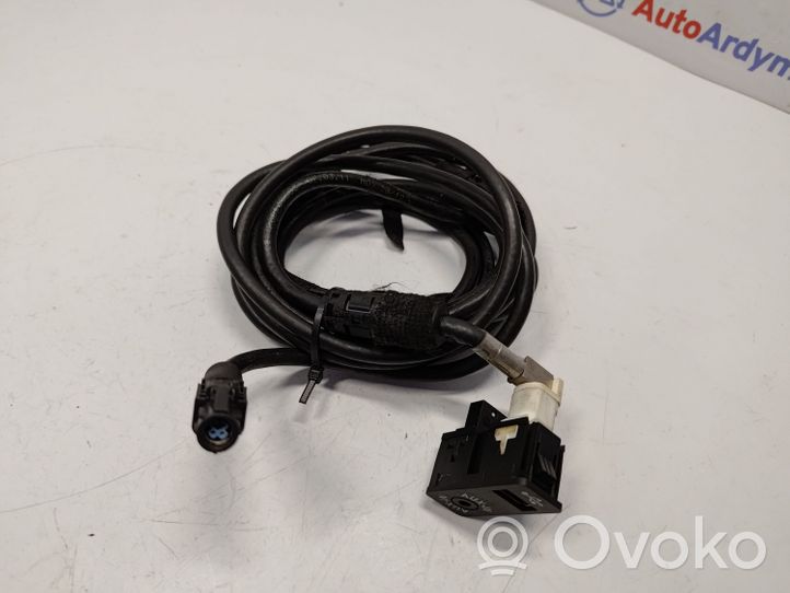 BMW 3 F30 F35 F31 Connettore plug in USB 84109229246