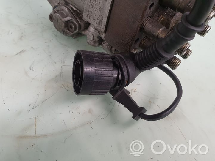 BMW 5 E39 Polttoaineen ruiskutuksen suurpainepumppu 2244966