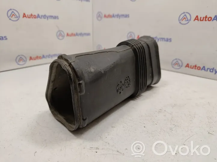 BMW M5 Oro paėmimo kanalo detalė (-ės) 7898244