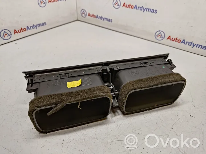 BMW 5 E39 Centrinės oro grotelės 8391179