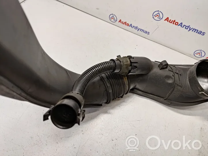 BMW 5 F10 F11 Oro paėmimo kanalo detalė (-ės) 8506702