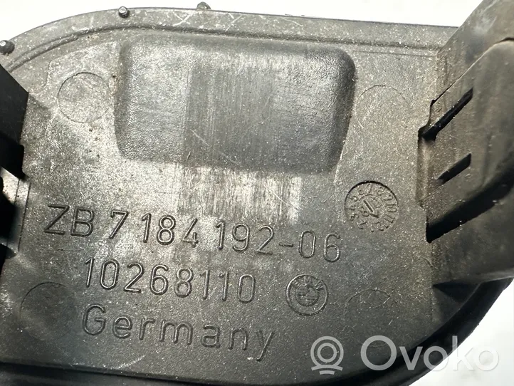 BMW 7 F01 F02 F03 F04 Zaślepka spryskiwacza lampy przedniej 7184192