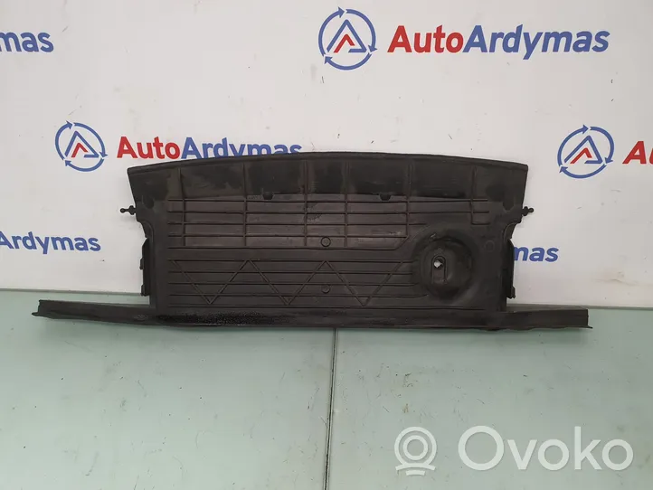 BMW 5 E60 E61 Apatinė dalis radiatorių panelės (televizoriaus) 7897173