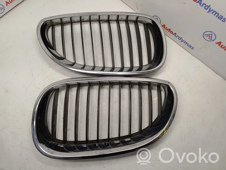 BMW 5 E60 E61 Atrapa chłodnicy / Grill 51137027062