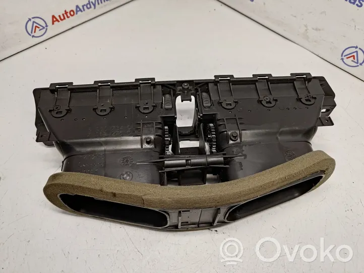 BMW 5 E60 E61 Centrinės oro grotelės 6910734