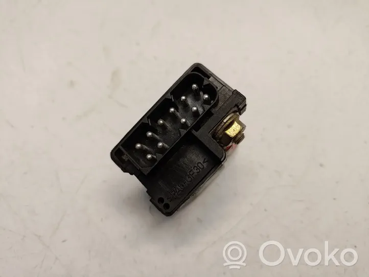 BMW 5 E39 Glow plug pre-heat relay 2246919