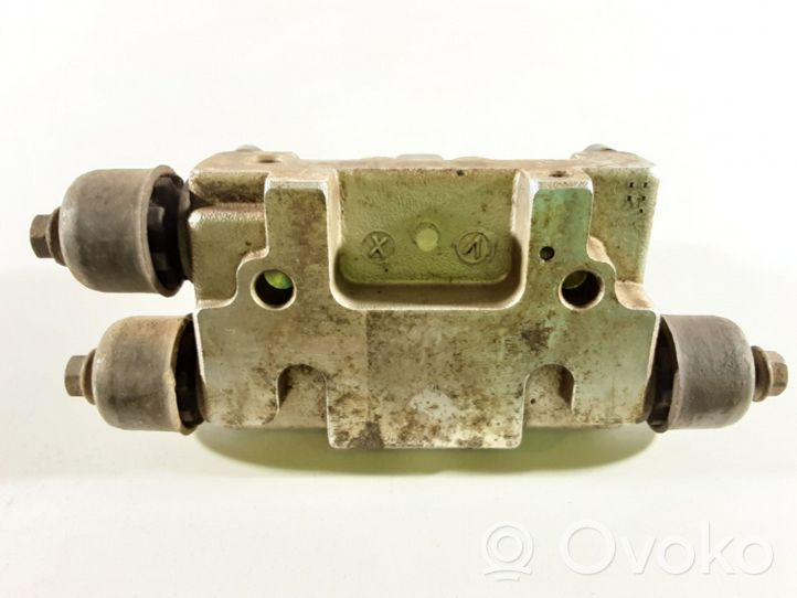 Toyota Land Cruiser (J100) Altra parte della sospensione posteriore HK031078