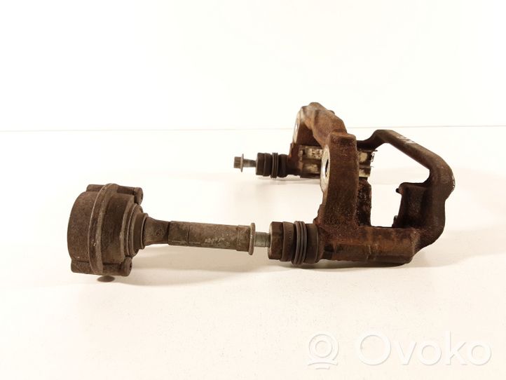 Opel Astra J Supporto della pinza del freno posteriore 063