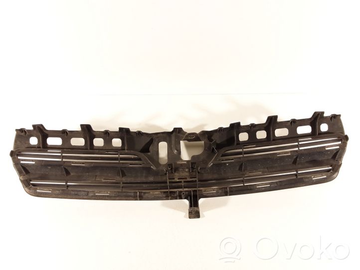 Toyota Corolla E120 E130 Maskownica / Grill / Atrapa górna chłodnicy 5311113290