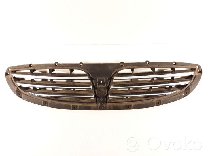 SsangYong Kyron Grille calandre supérieure de pare-chocs avant 7945109000