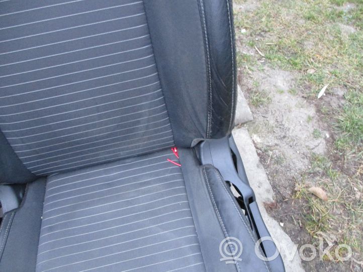 Renault Latitude (L70) Fotele / Kanapa / Komplet 