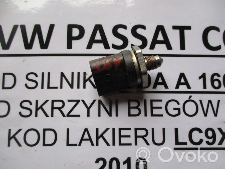 Volkswagen PASSAT CC Sensor de presión de combustible 0261545035