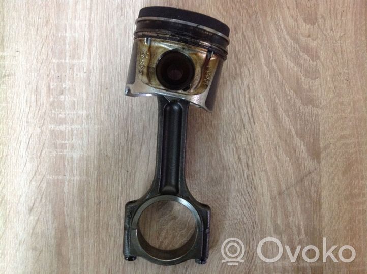 Nissan Qashqai+2 Piston avec bielle 