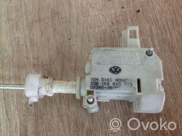 Volkswagen Golf V Serratura del tappo del serbatoio del carburante 