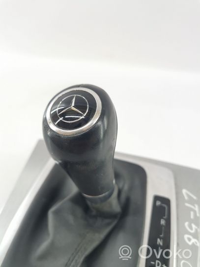 Mercedes-Benz E A207 Pavarų perjungimo svirties apdaila (oda, bumbulas) A2042674988