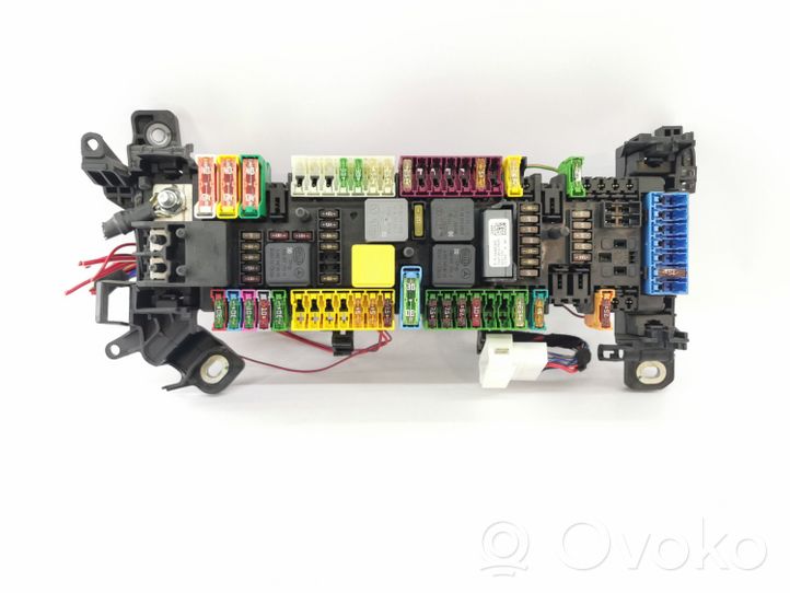 Mercedes-Benz A W176 Skrzynka bezpieczników / Komplet A2465400340