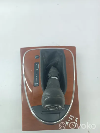 Mercedes-Benz E W211 Perilla/embellecedor de cuero de la palanca de cambios 2118216958