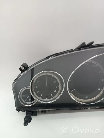 Mercedes-Benz E A207 Tachimetro (quadro strumenti) A2129003913