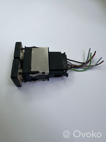 Volkswagen Golf III Air conditioning (A/C) switch 1H0959543