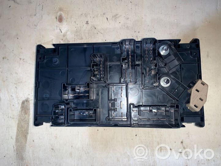 Subaru Outback Saugiklių blokas 82241AG000