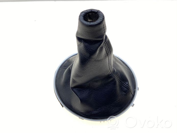 Subaru Legacy Perilla/embellecedor de cuero de la palanca de cambios 92161AG000