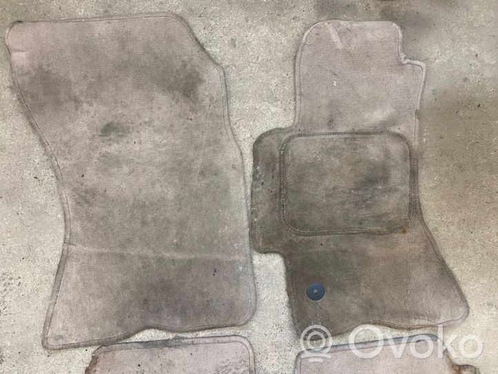 Subaru Legacy Set di tappetini per auto 