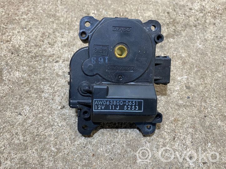 Subaru Tribeca Motor/activador trampilla de calefacción AW0638000651