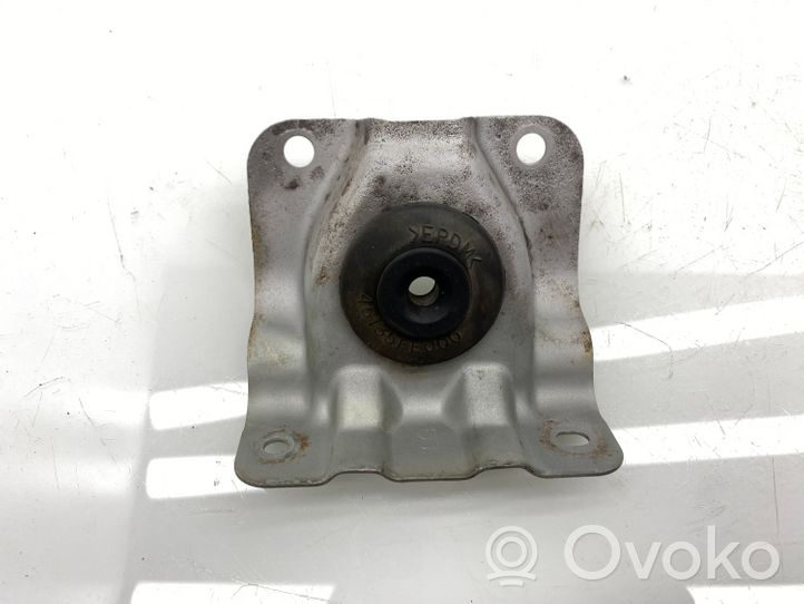 Subaru Outback Soporte de montaje del radiador 45135FE000