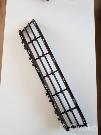 Volvo V70 Grille inférieure de pare-chocs avant 31323794