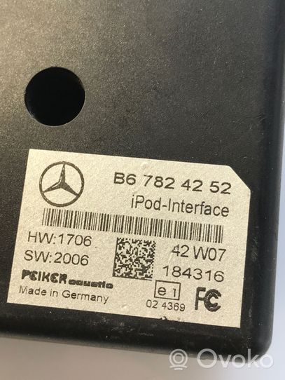 Mercedes-Benz R W251 iPod-pistoke B67824252