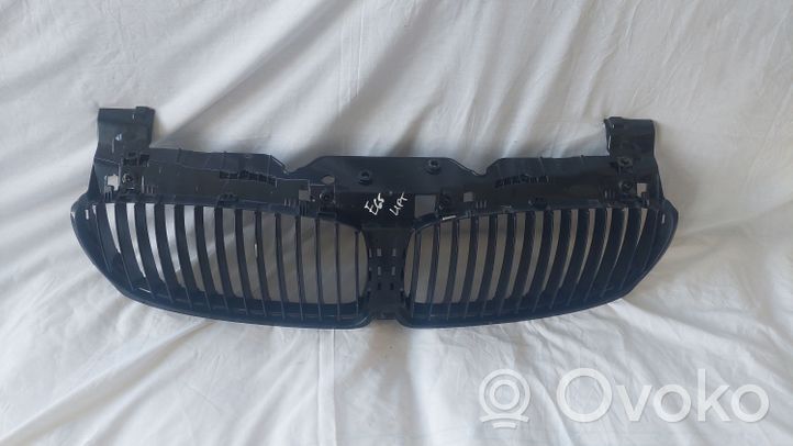 BMW 7 E65 E66 Grille calandre supérieure de pare-chocs avant 51137145738