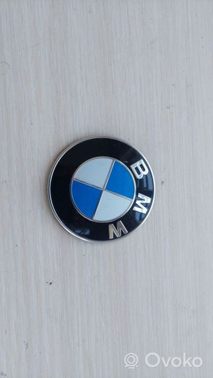 BMW 5 F10 F11 Emblemat / Znaczek 7057794