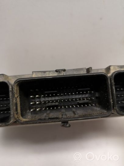 Dacia Dokker Sterownik / Moduł ECU 0281032811