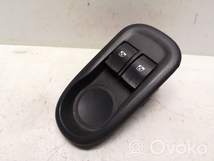 Renault Kangoo II Electric window control switch 8200548969