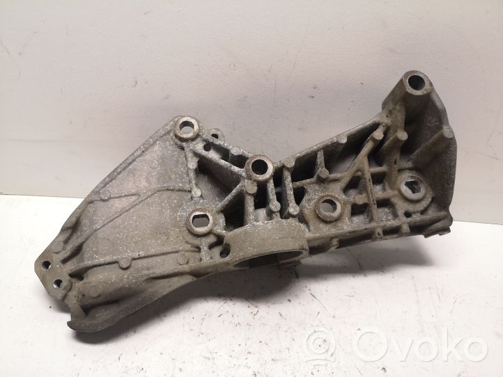 Dacia Sandero Soporte del alternador 8200669494