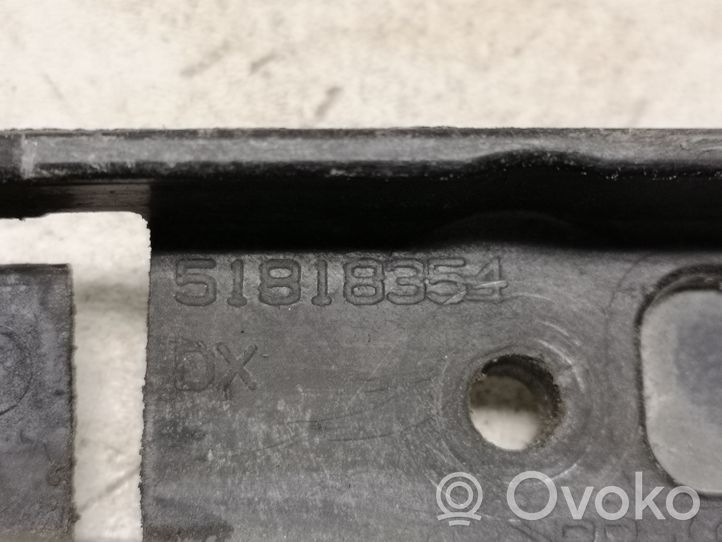 Opel Combo D Support de pare-chocs arrière 51818354