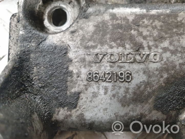 Volvo V70 Кронштейн генератора 8642196