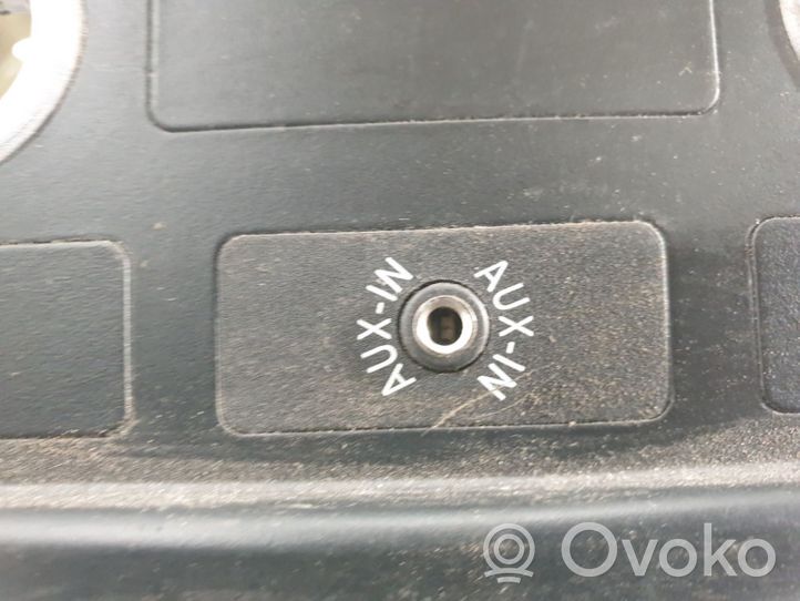 BMW 5 E60 E61 Gniazdo zapalniczki przedniej tunelu środkowego 9117364