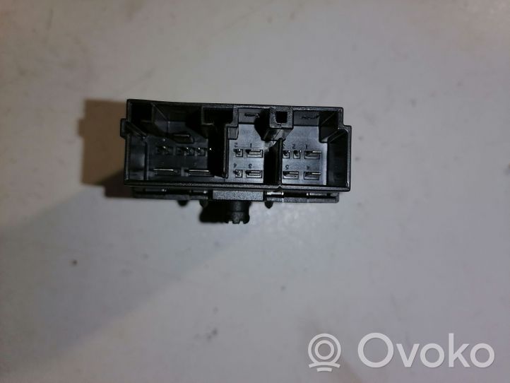 BMW 3 E92 E93 Seat belt warning relay 9130047