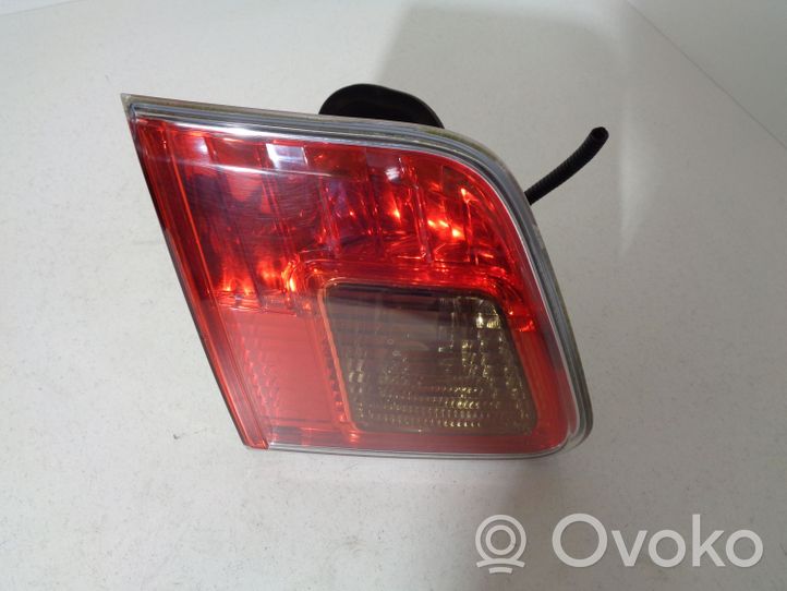 Toyota Avensis T270 Задний фонарь в крышке 8159005100