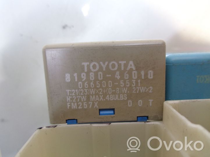 Toyota Prius (XW20) Modulo fusibile 8273047290
