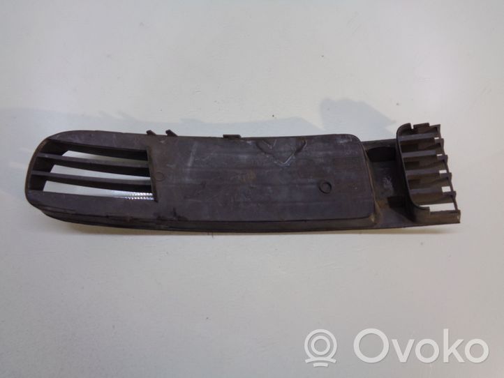 Volkswagen PASSAT B7 Grille inférieure de pare-chocs avant 3B0853678