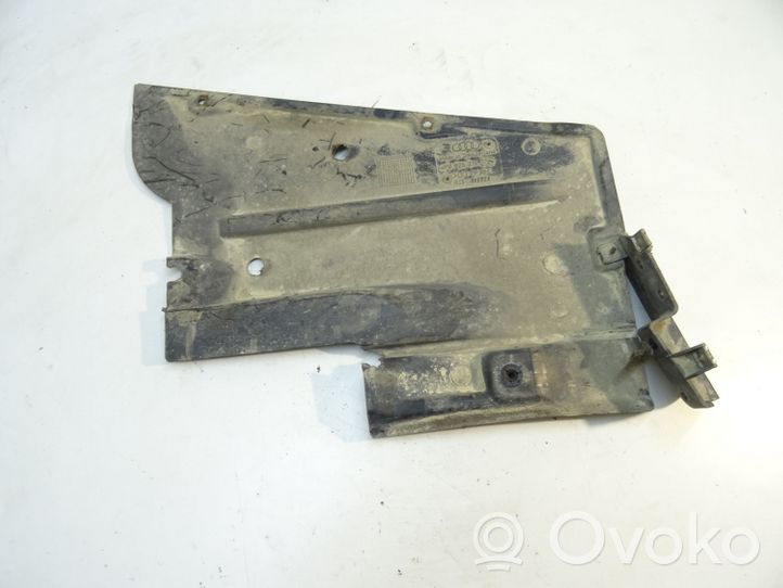 Audi A6 S6 C6 4F Protezione anti spruzzi/sottoscocca del motore 4F0825215